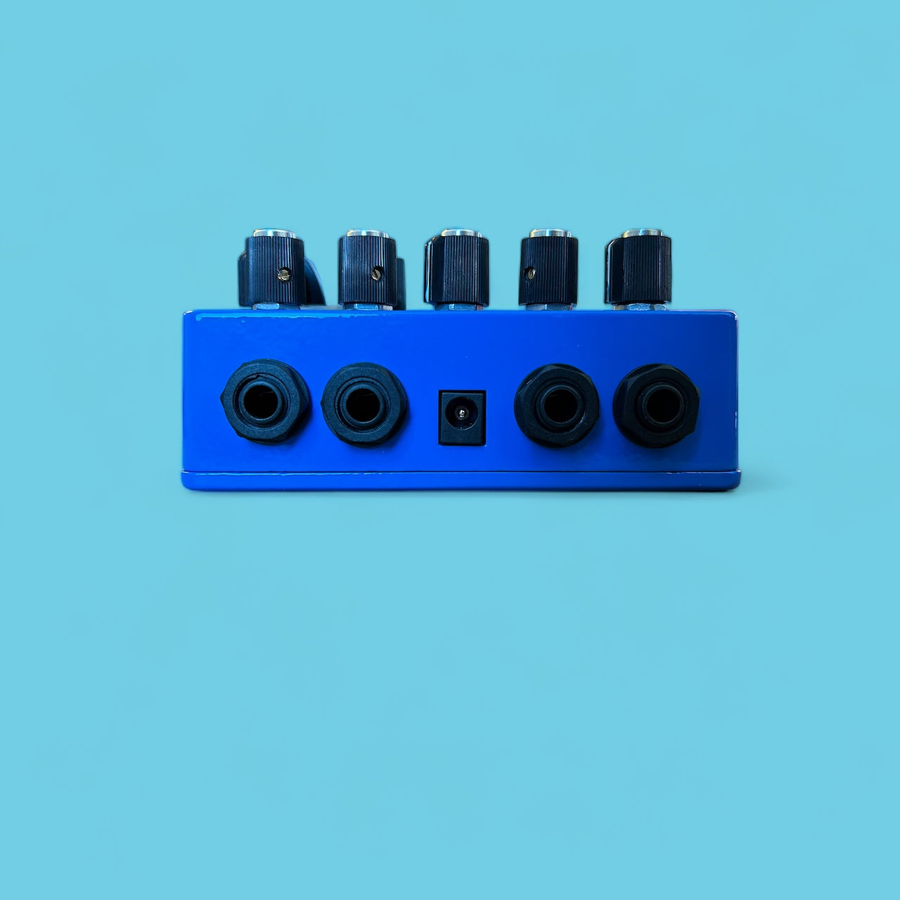 Top jack view of Mini Meat envelope filter pedal